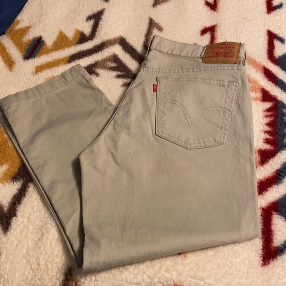 Levi’s Capri’s - Picture 14 of 15